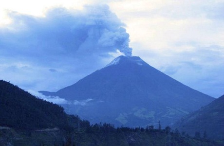 Declaran alerta naranja por erupción del volcán Tungurahua