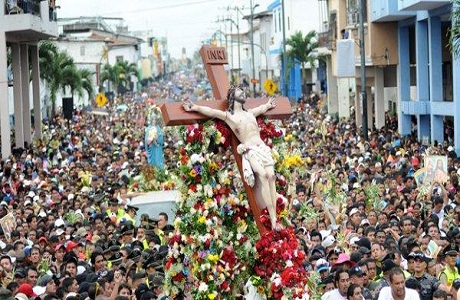 Varias procesiones colmaron las calles ecuatorianas